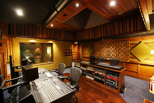 027B Studio B Control Room 0030