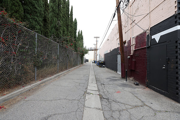 027B Alley 0123