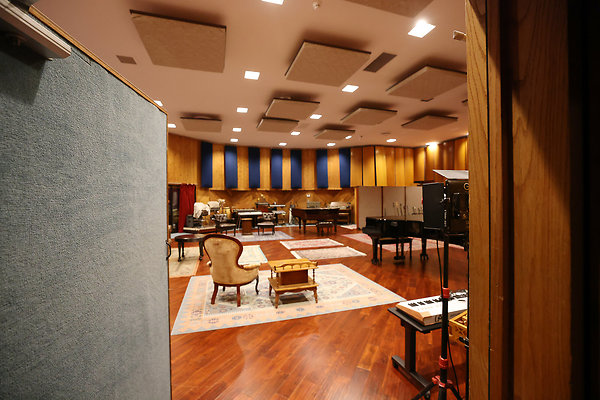 027B Loading Dock to Studio A 0059