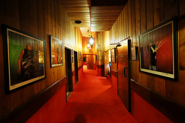 027B Front Hallway 0015