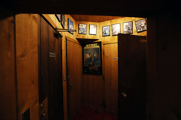 027B Back Hallway4 0054