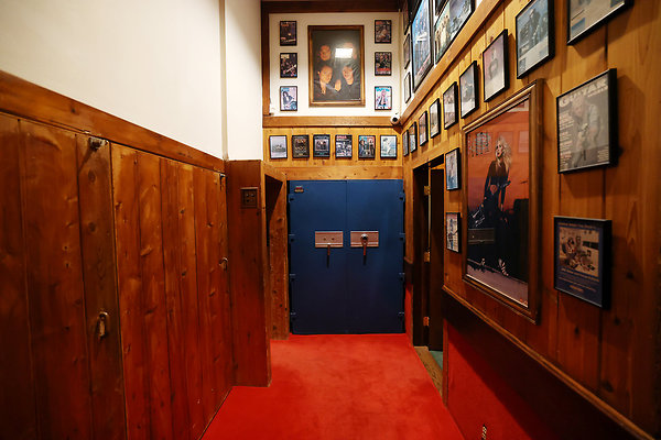 027B Back Hallway2 0050