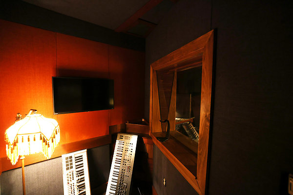 027B Studio D Booth 0022