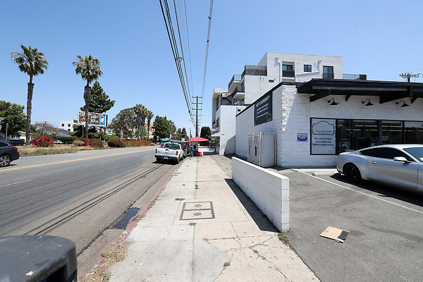 046C Left Sidewalk 0038