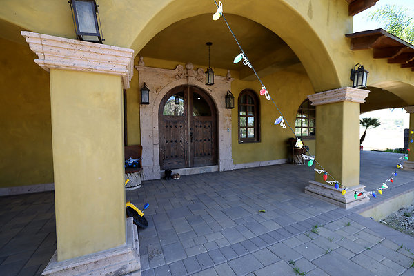 House2 Porch 0432