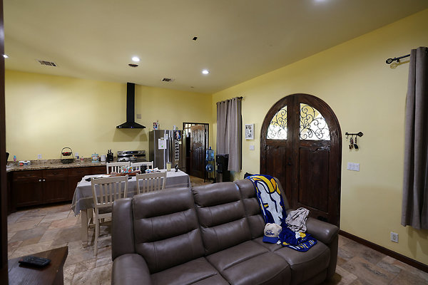 House2 Living Room &amp; Kitchen 0419
