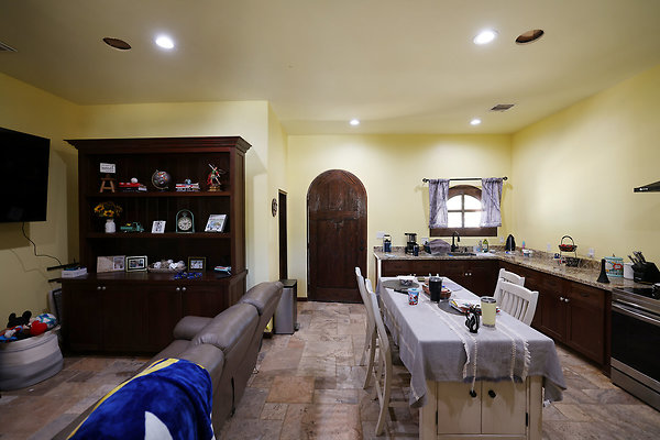 House2 Living Room &amp; Kitchen 0414