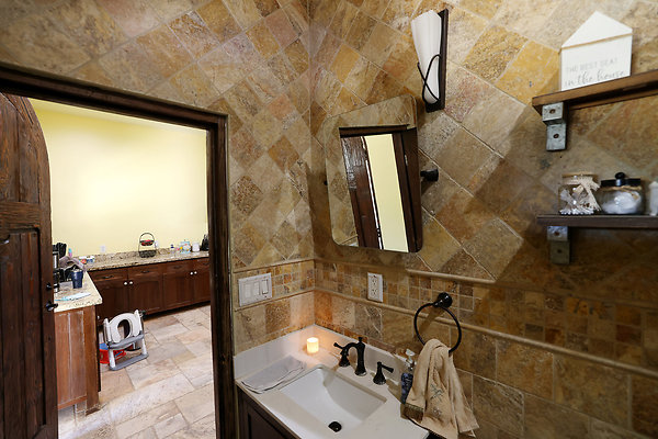 House2 Bathroom 0425