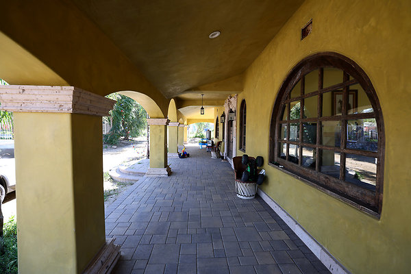 House2 Porch 0434