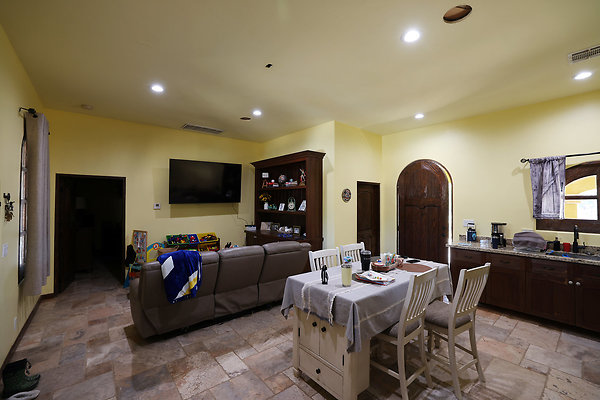 House2 Living Room &amp; Kitchen 0420