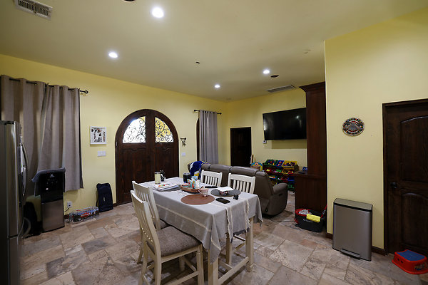House2 Living Room &amp; Kitchen 0421