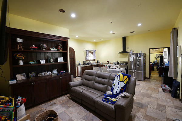 House2 Living Room &amp; Kitchen 0418