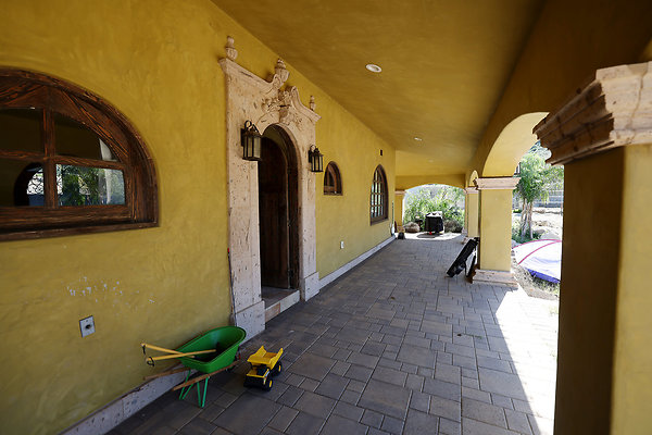 House2 Porch 0426