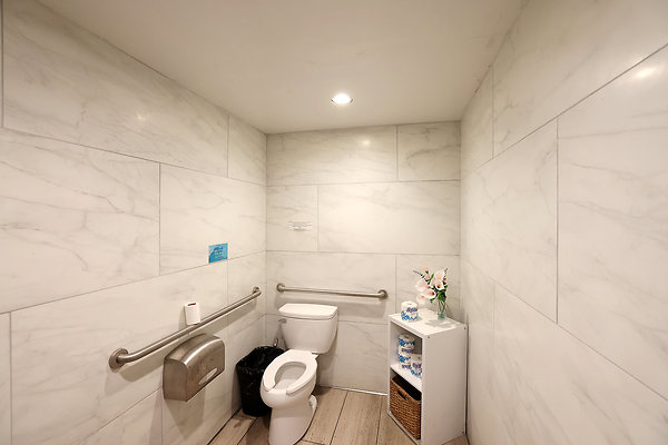 039B Womens Bathroom 0046