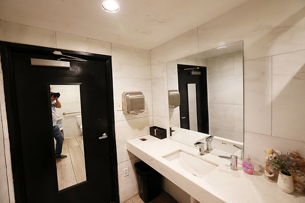 039B Womens Bathroom 0045