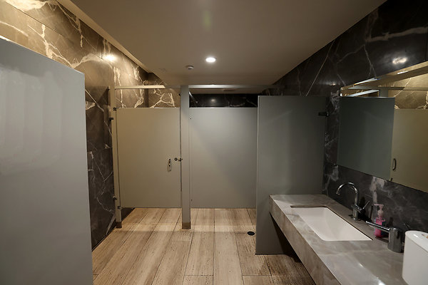039B Mens Bathroom 0039 039B Mens Bathroom 0039