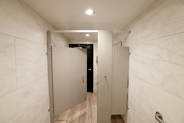 039B Womens Bathroom 0047