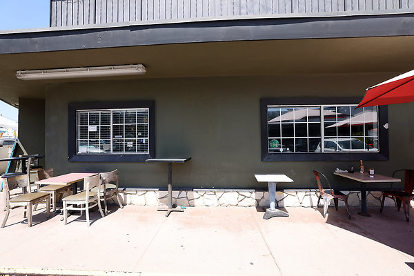 039B Sidewalk Seating 039B Sidewalk Seating