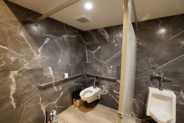 039B Mens Bathroom 0042 039B Mens Bathroom 0042