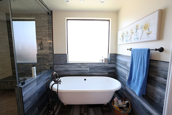 571B Master Bathroom 0185
