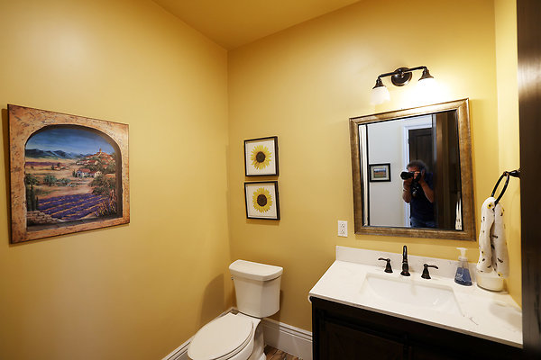 571B Powder Room 0017