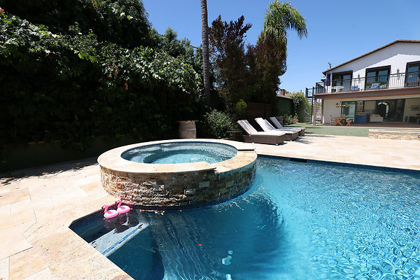 571B Pool Spa 0127