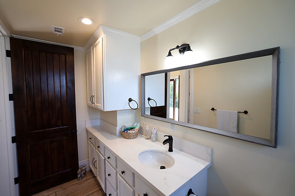 571B Bedroom3 Bathroom 0156 571B Bedroom3 Bathroom 0156