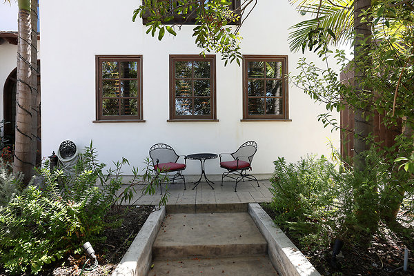 571B Front Porch 0220