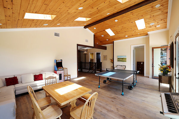 571B Game Room 0135