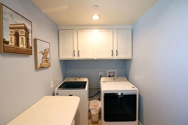 571B Laundry Room 0173