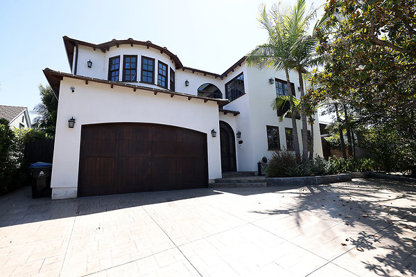 571B Front Ext LS 0226