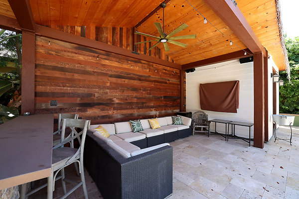 571B Pool Bar Seating 0125