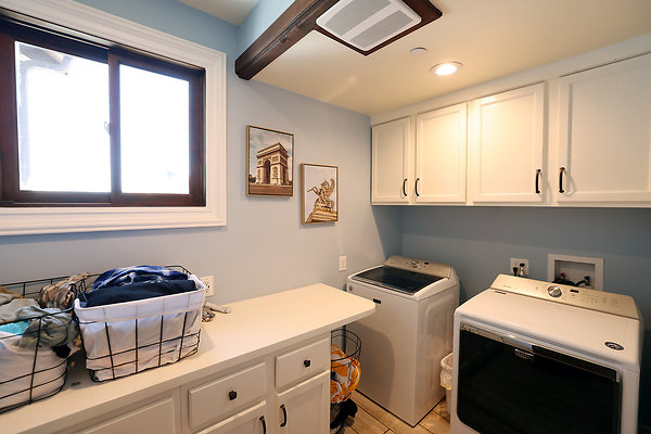 571B Laundry Room 0171