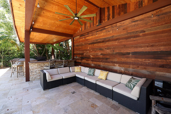 571B Pool Bar Seating 0124