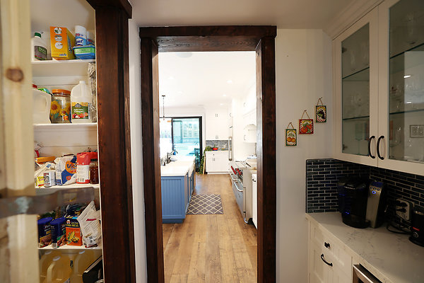 571B Kitchen Pantry 0079