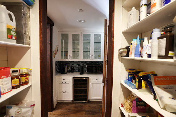571B Kitchen Pantry 0077