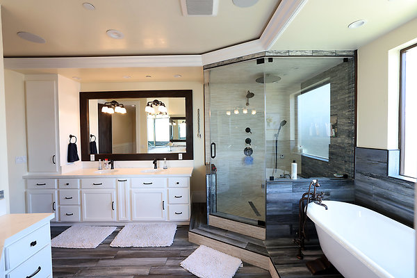 571B Master Bathroom 0184