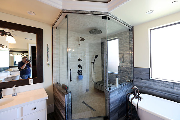 571B Master Bathroom 0183