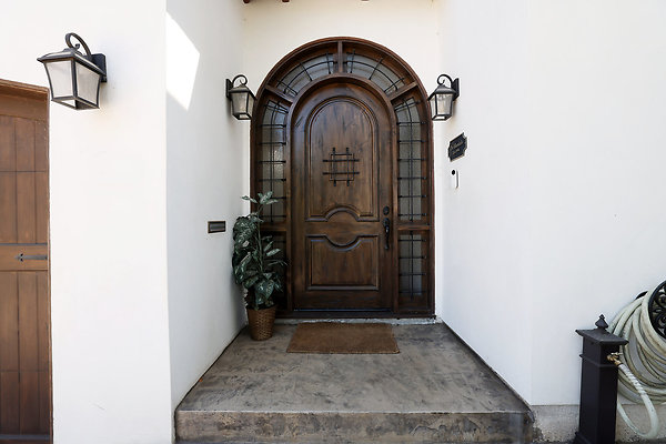 571B Front Door 0221