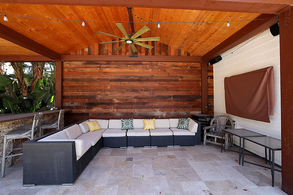571B Pool Bar Seating 0126