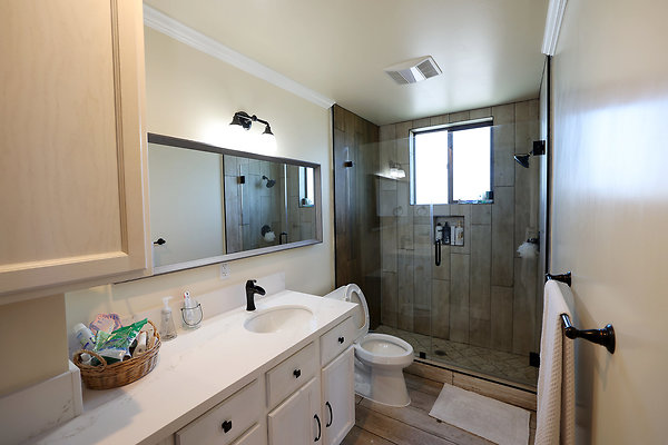 571B Bedroom3 Bathroom0155 571B Bedroom3 Bathroom0155