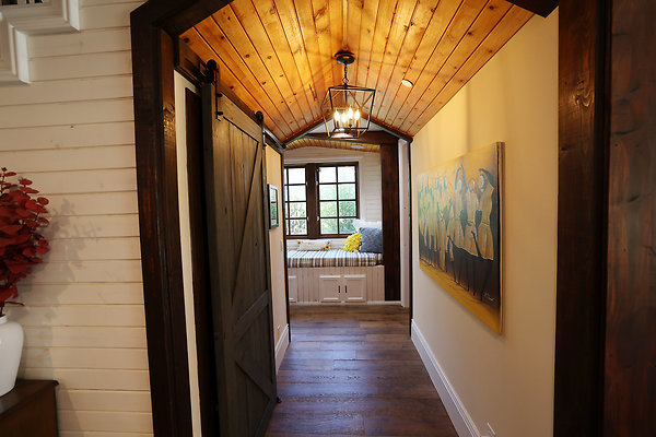 571B Bedroom Hallway 0028 571B Bedroom Hallway 0028