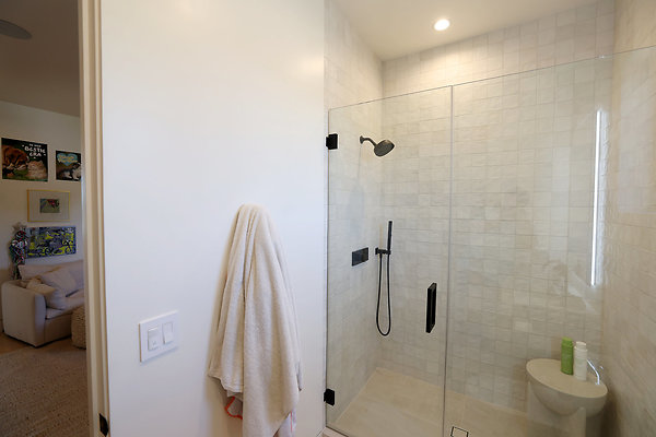 139A Girls Bedroom Bathroom 0131