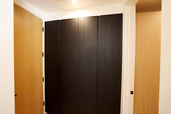139A Garage Hallway Closet 0031
