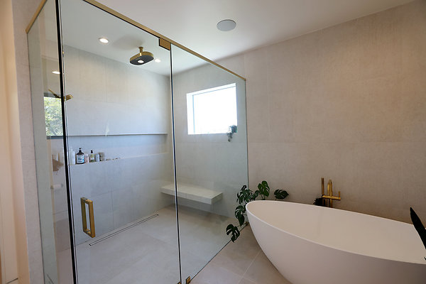 139A Master Bedroom Bathroom 0142