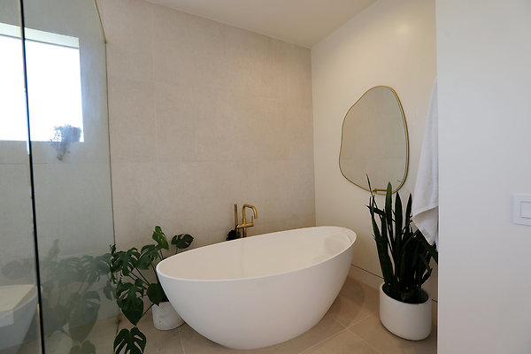 139A Master Bedroom Bathroom 0143