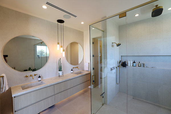 139A Master Bedroom Bathroom 0144