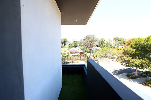 139A Front Balcony4 0111