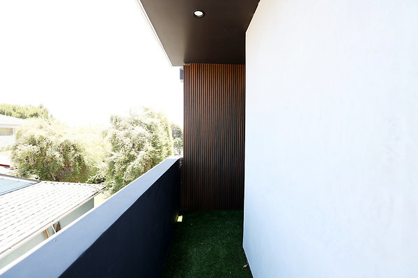 139A Front Balcony3 0110