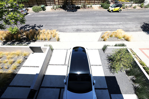 139A Driveway from Front Balcony 0112